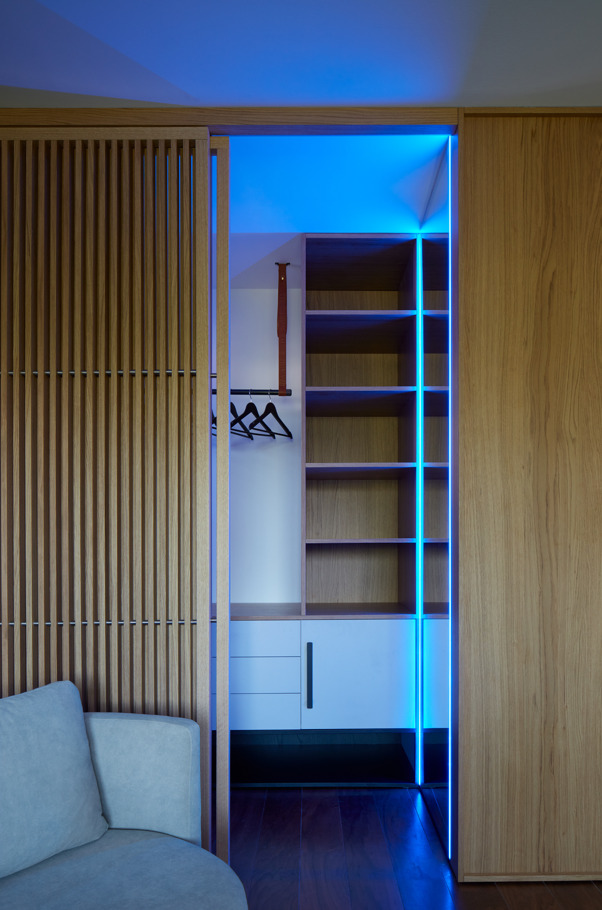 Kinderzimmer mit Schrank