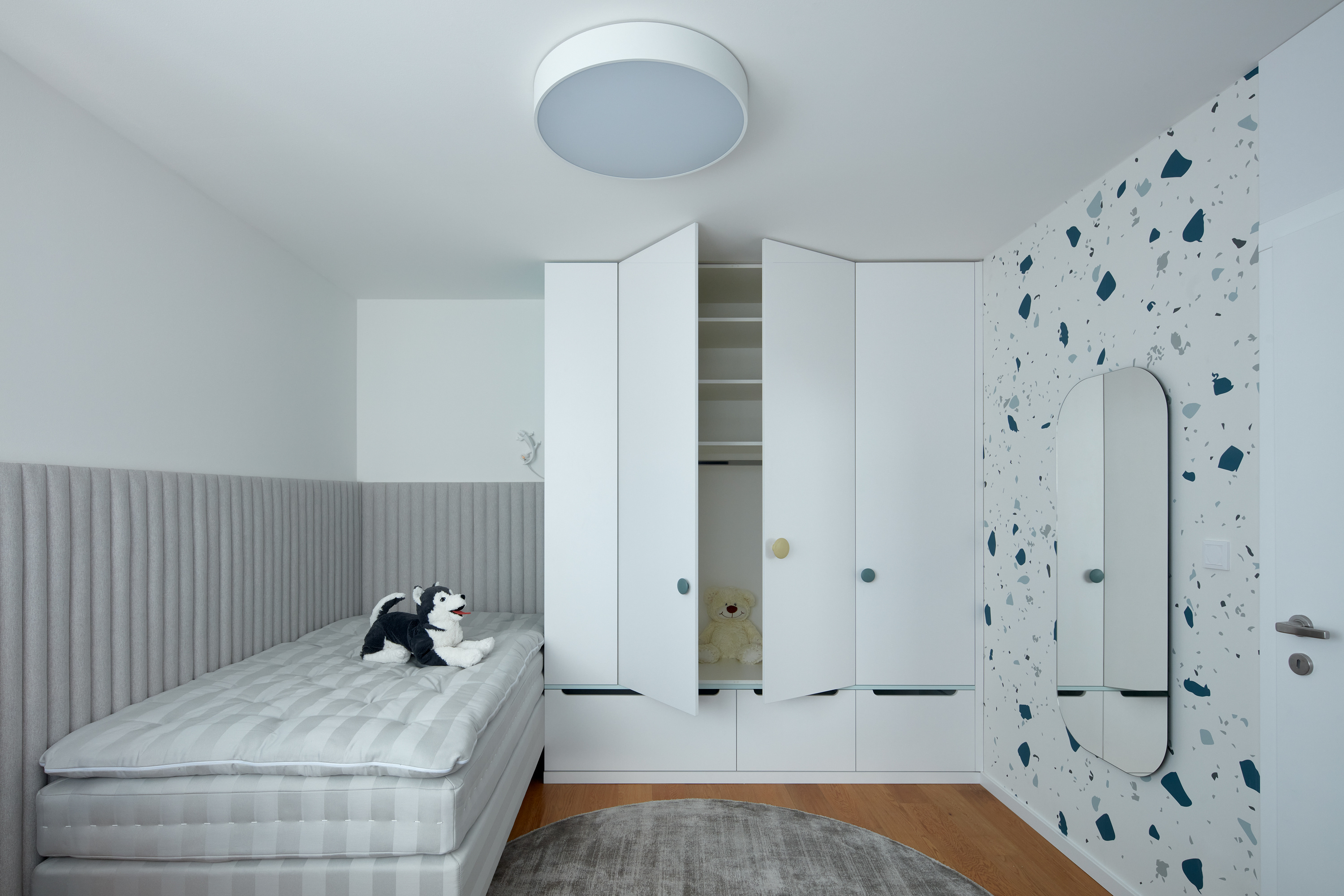 Helles Kinderzimmer