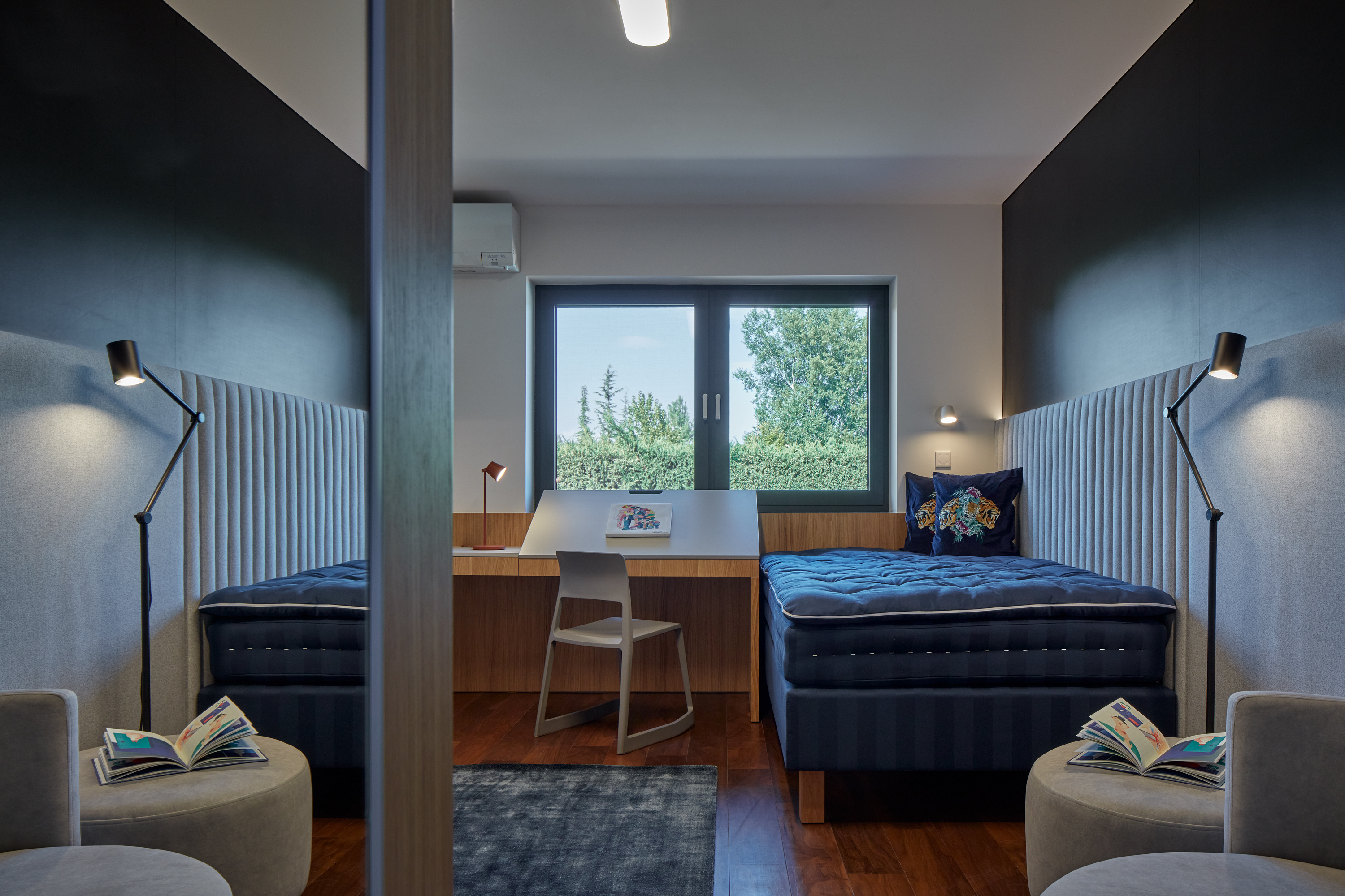 Kinderzimmer mit Schrank