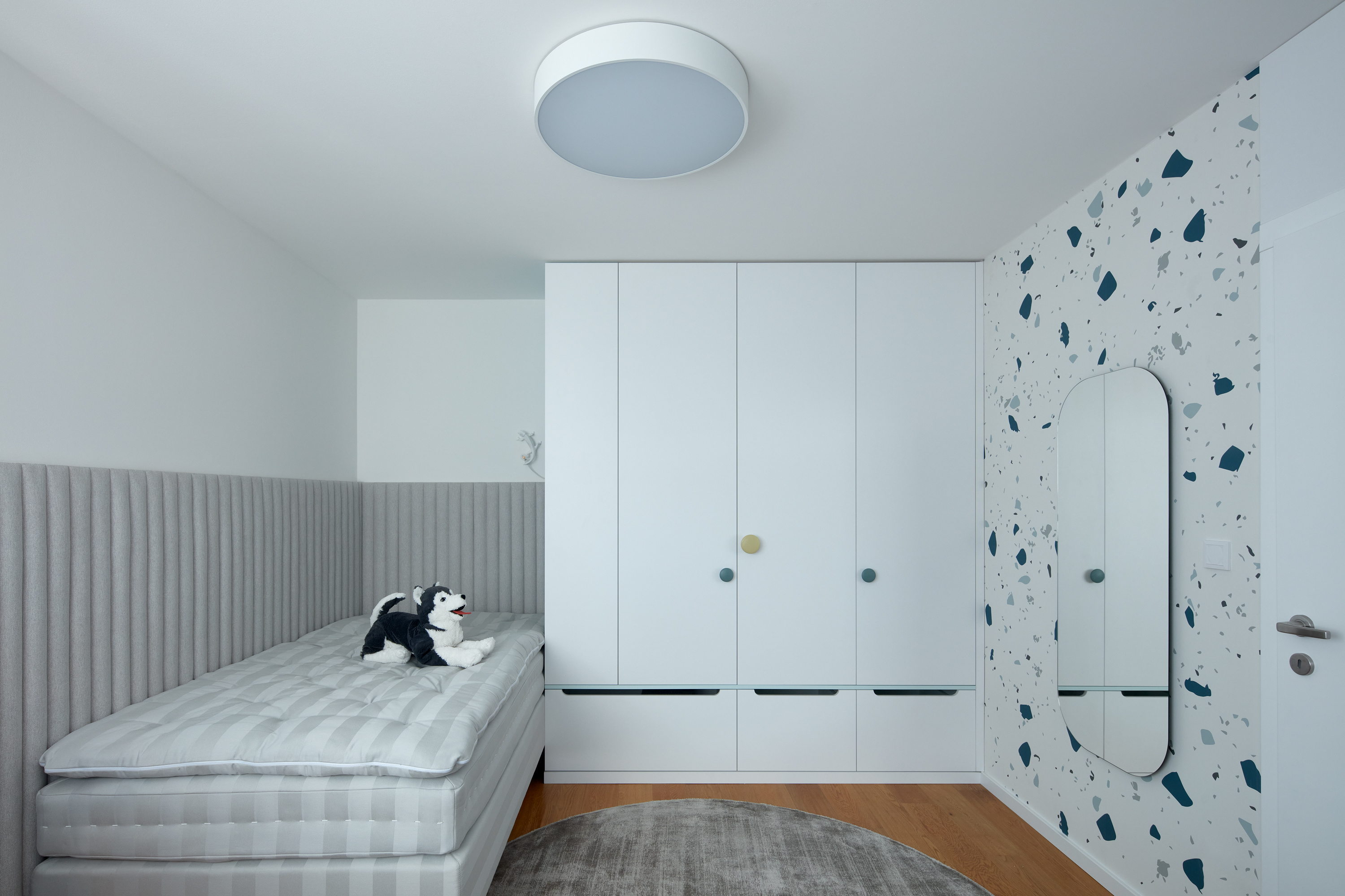 Helles Kinderzimmer