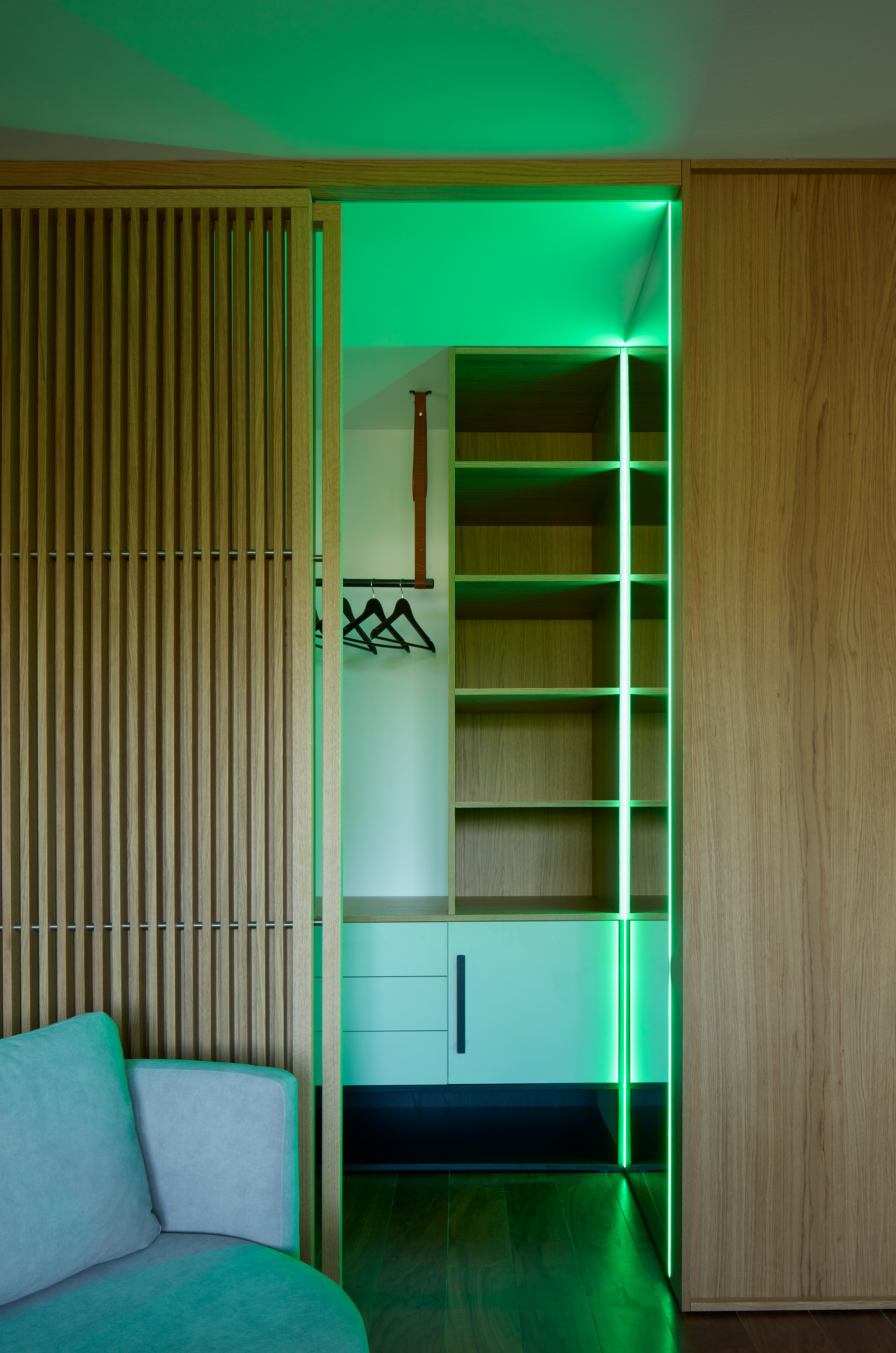 Kinderzimmer mit Schrank