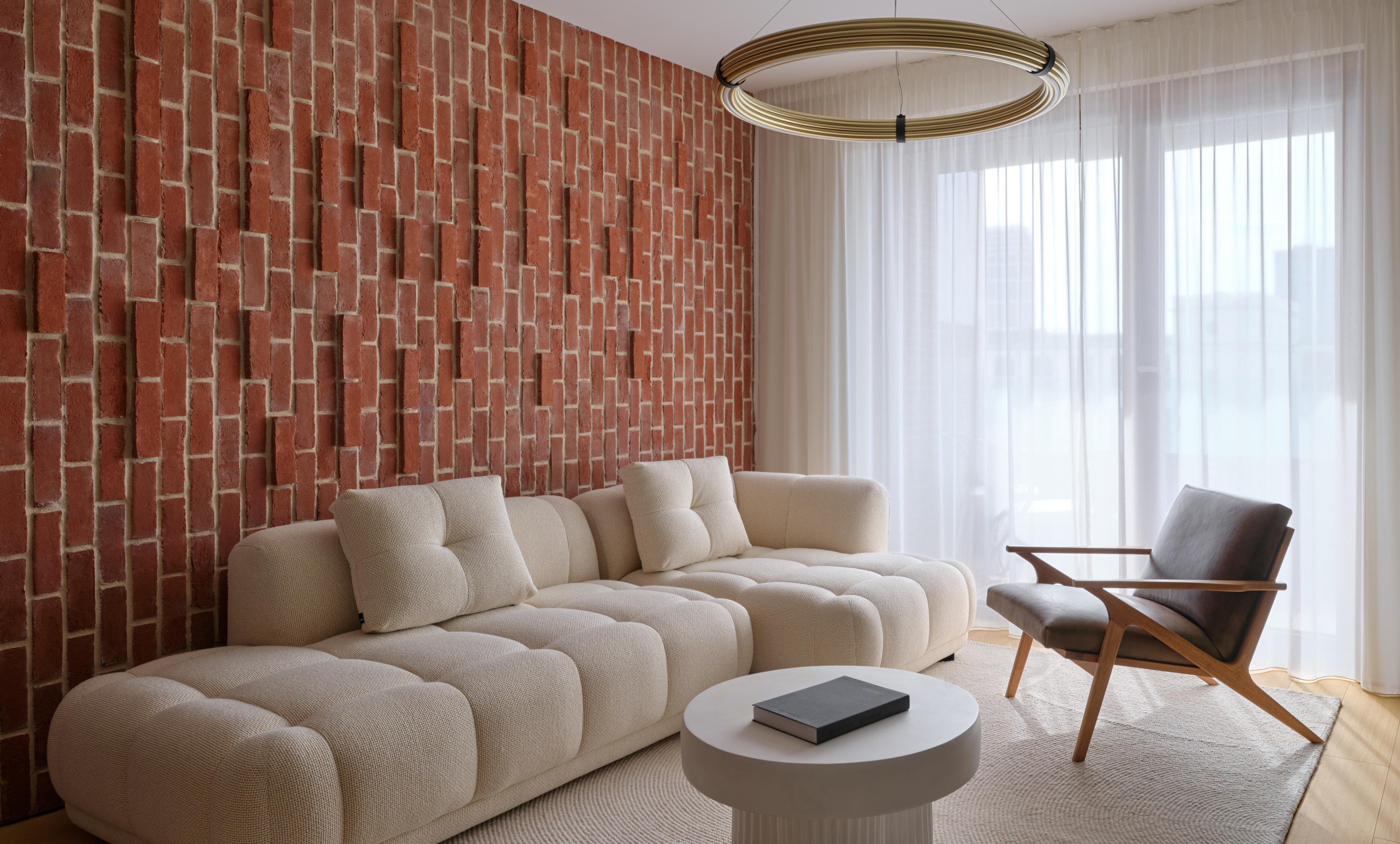 Wohnung mit Backsteinwand